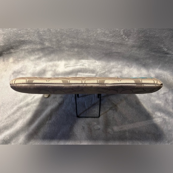 Coach Poppy Monogram iPad / Tablet Protective Sleeve - Picture 9 of 13